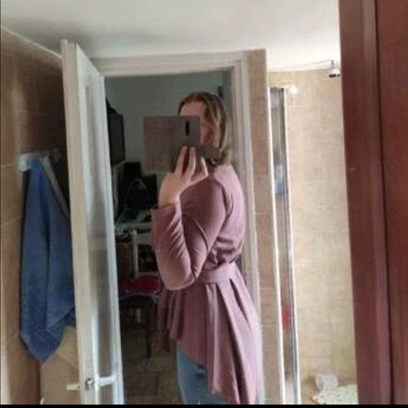 Self Belted Dip Hem Top - Picture 3 of 9